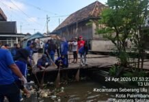 Lurah Dua Belas Ulu Turun Tangan, Wujudkan Lingkungan Bersih dan Bebas Banjir