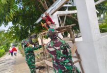 Pembangunan Poskamling TMMD Kodim 0418/Palembang Masuki Tahap Pemasangan Rangka Atap