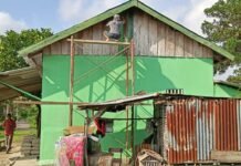 Warna Baru Mulai Menghias Rumah Ibu Suwarni, Satgas TMMD Kodim 0418/Palembang Tuntaskan Finishing RTLH