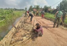 Cerucuk Gelam Terus Dipasang, Pembangunan Jalan TMMD Kodim 0418/Palembang Masuki Tahap Penguatan