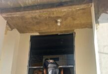Sentuhan Akhir Mushola Baitul Makmurin, Satgas TMMD Kodim 0418/Palembang Wujudkan Rumah Ibadah yang Nyaman
