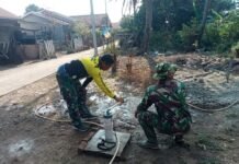 Pastikan Kualitas Pembangunan, Satgas TMMD Ke-129 Kodim 0418/Palembang Uji Debit Air Sumur Bor Mushola Hidayatullah