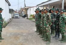 Satgas TMMD Ke-129 Kodim 0418/Palembang Rapikan Pos Kamling, Perkuat Kepedulian Keamanan Lingkungan