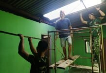 TMMD Ke-129 Kodim 0418/Palembang Hari ke-19: Rehab Rumah Bapak Karyo Masuki Tahap Finishing, Wujud Nyata Kepedulian TNI untuk Warga