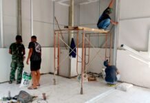 Kodim 0418/Palembang Percepat Rehab RTLH Ibu Sriyanti di TMMD Ke-129, TNI dan Warga Bahu Membahu