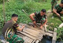 Akses Rumah Ibu Suwarni Diperbaiki, Satgas TMMD Ke-129 Kodim 0418/Palembang Utamakan Kenyamanan Warga