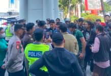 300 Mahasiswa Kepung Kejari Palembang, Desak Usut Tuntas Dugaan Korupsi: “Jangan Tebang Pilih!”