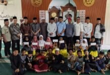 Dari Masjid Miftahul Huda, Prima Salam dan Yudha Fardyansah Bangun Silaturahmi dengan Warga