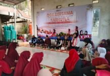 Aksi Dewi Pertiwi Sumsel Salurkan 200 Sembako dan Panjatkan Doa untuk Warga Terdampak Karhutla
